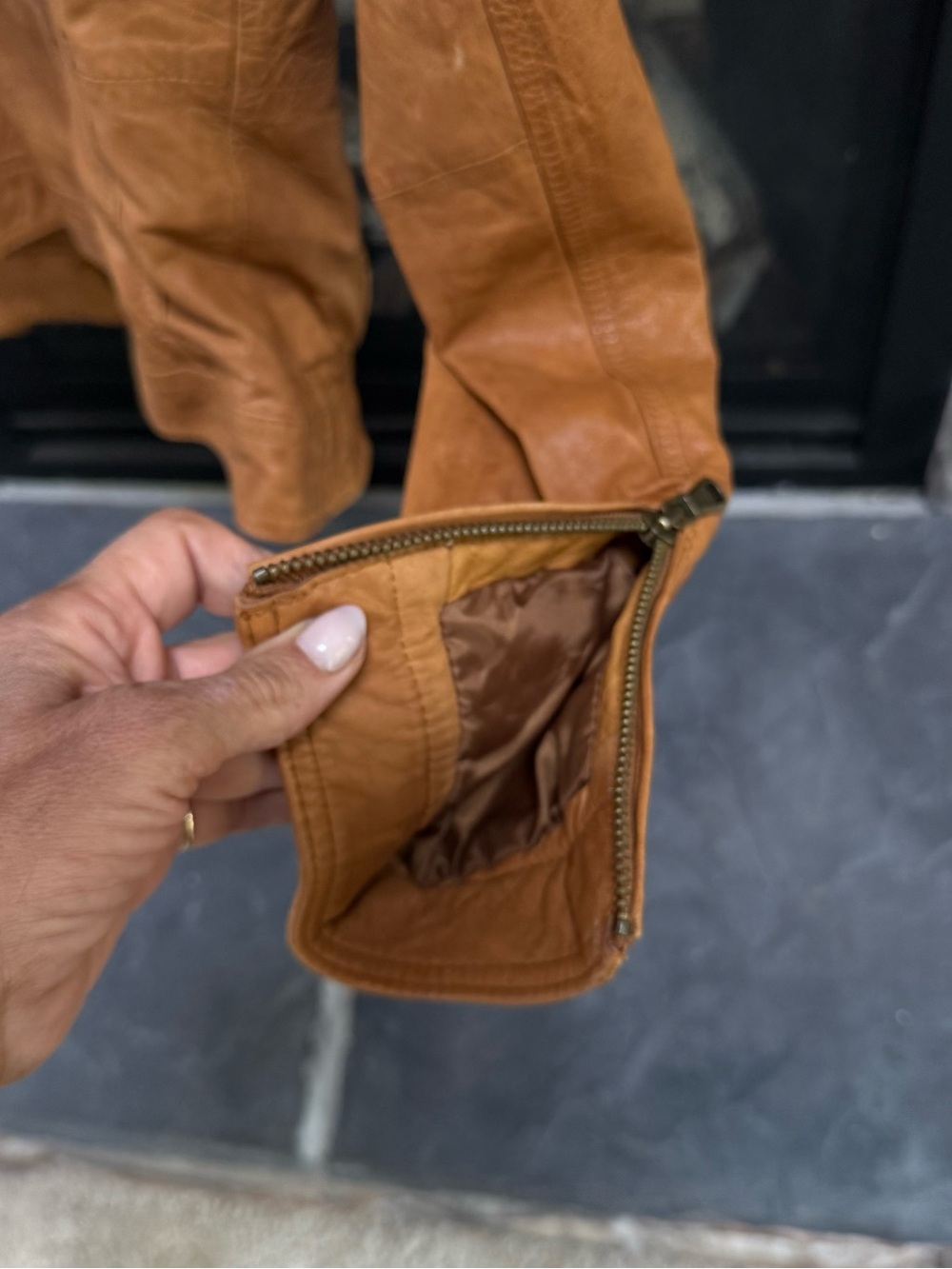 Black Rivet women’s cognac genuine leather jacket in size Medium. Buttery-soft - Picture 5 of 9